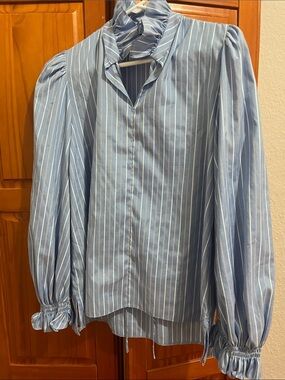 Light Blue Striped women’s Shirt sz s house of lancry